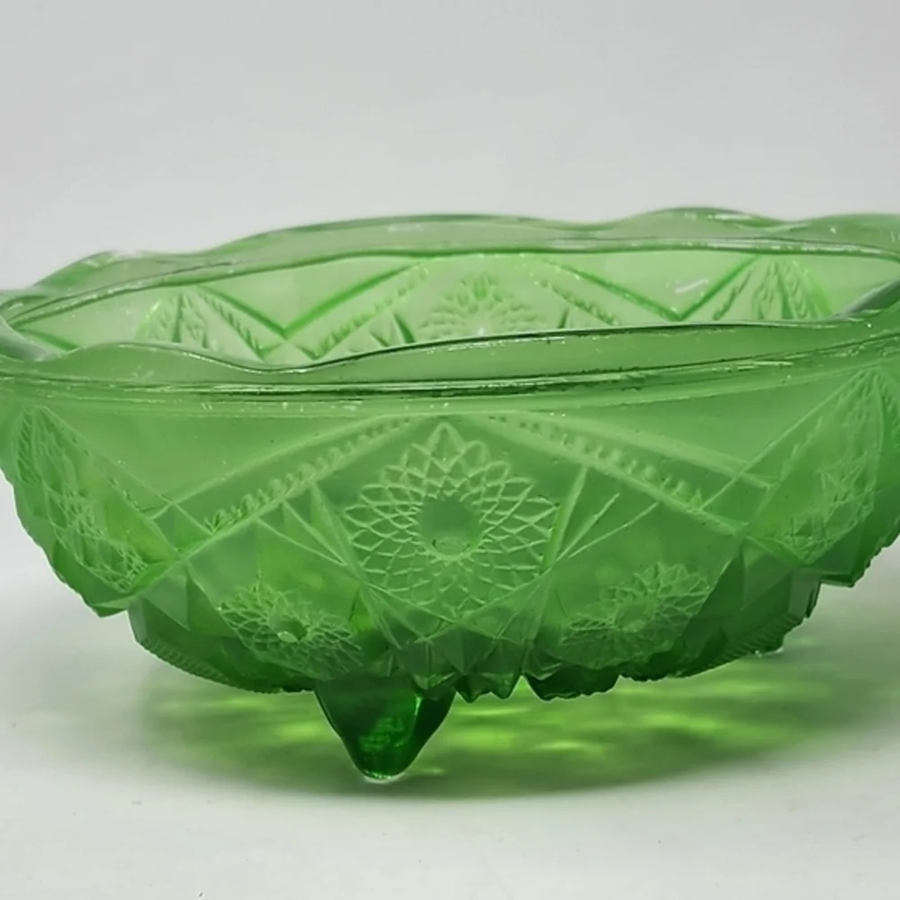 Vintage Jeannette Glass 3‎ Footed Bowl Green Ombre Flash With Hobster Pattern